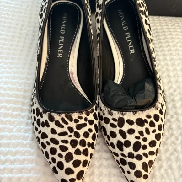 Donald Pliner Cow Hide pumps - Picture 2 of 6